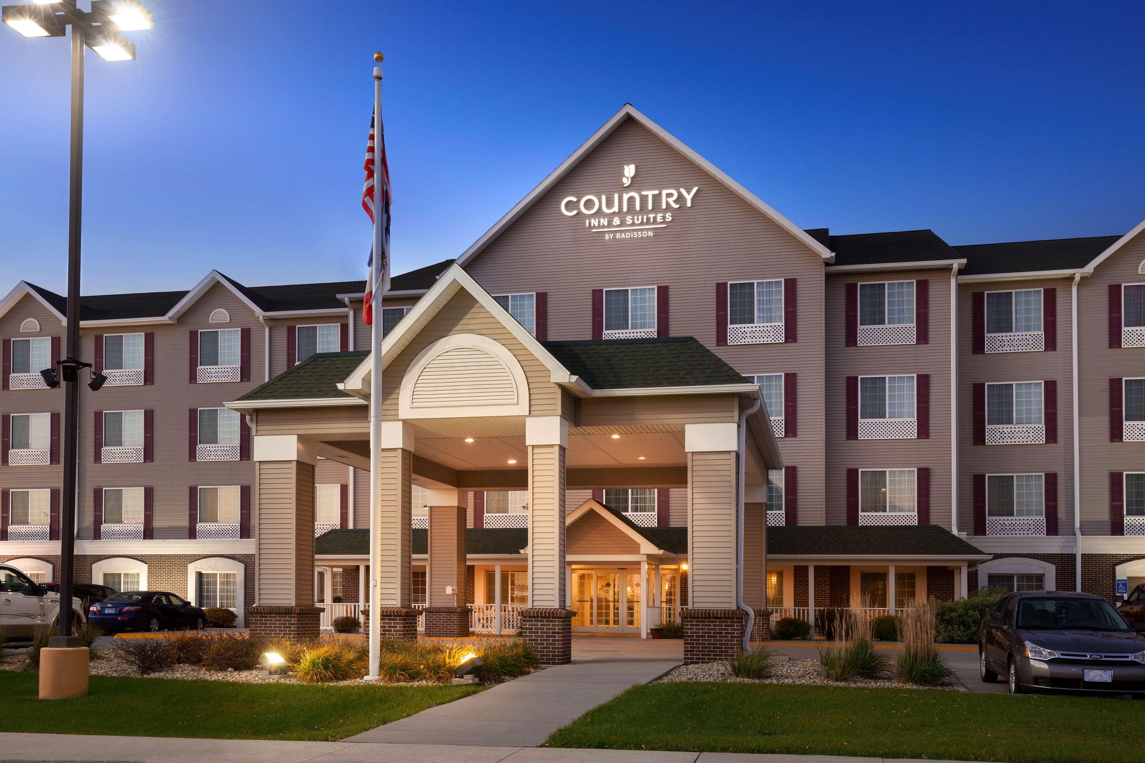 Country Inn & Suites By Radisson, Northwood, Ia Bagian luar foto