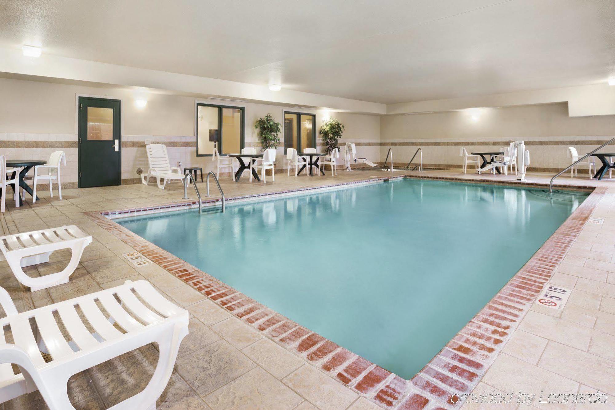 Country Inn & Suites By Radisson, Northwood, Ia Bagian luar foto
